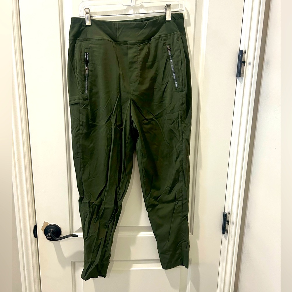Athleta size 10 Trekkie North jogger. Rarely worn perfect condition. Dark green
